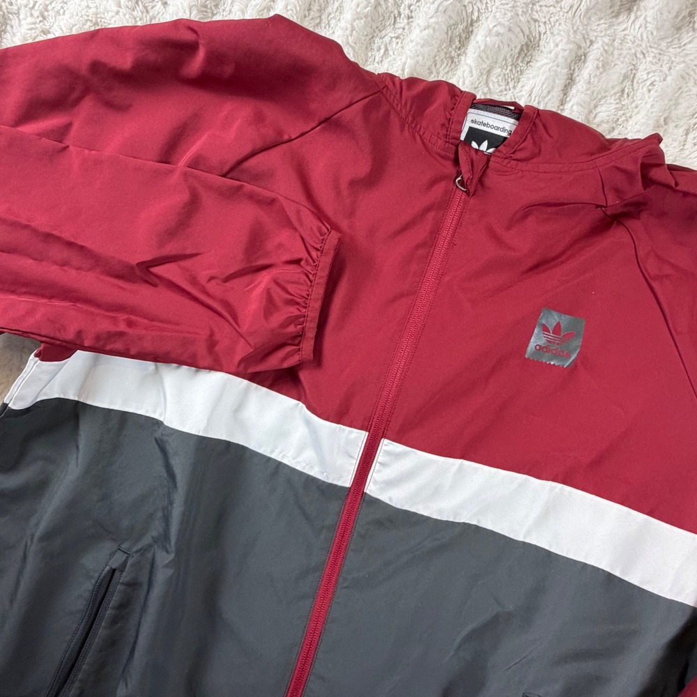 Adidas Skateboarding Windbreaker Jacket Mens XL Burgundy Grey Colorblock Hooded